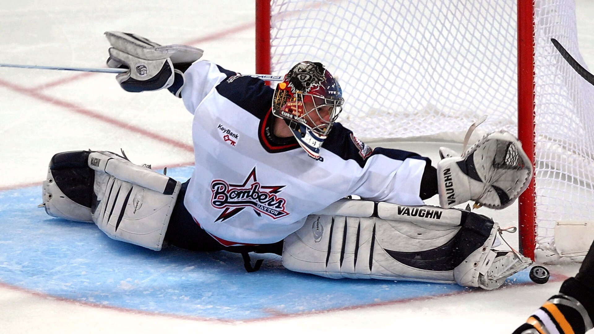 开云体育app-克莱·汤普森三记穿云箭射落步行者，灰熊主场大胜提前锁定胜局